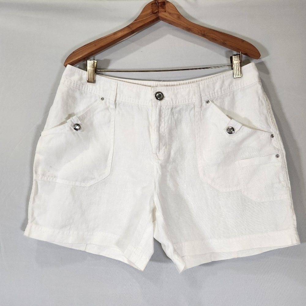 INC International Concepts White Cargo Shorts Relaxed Fit